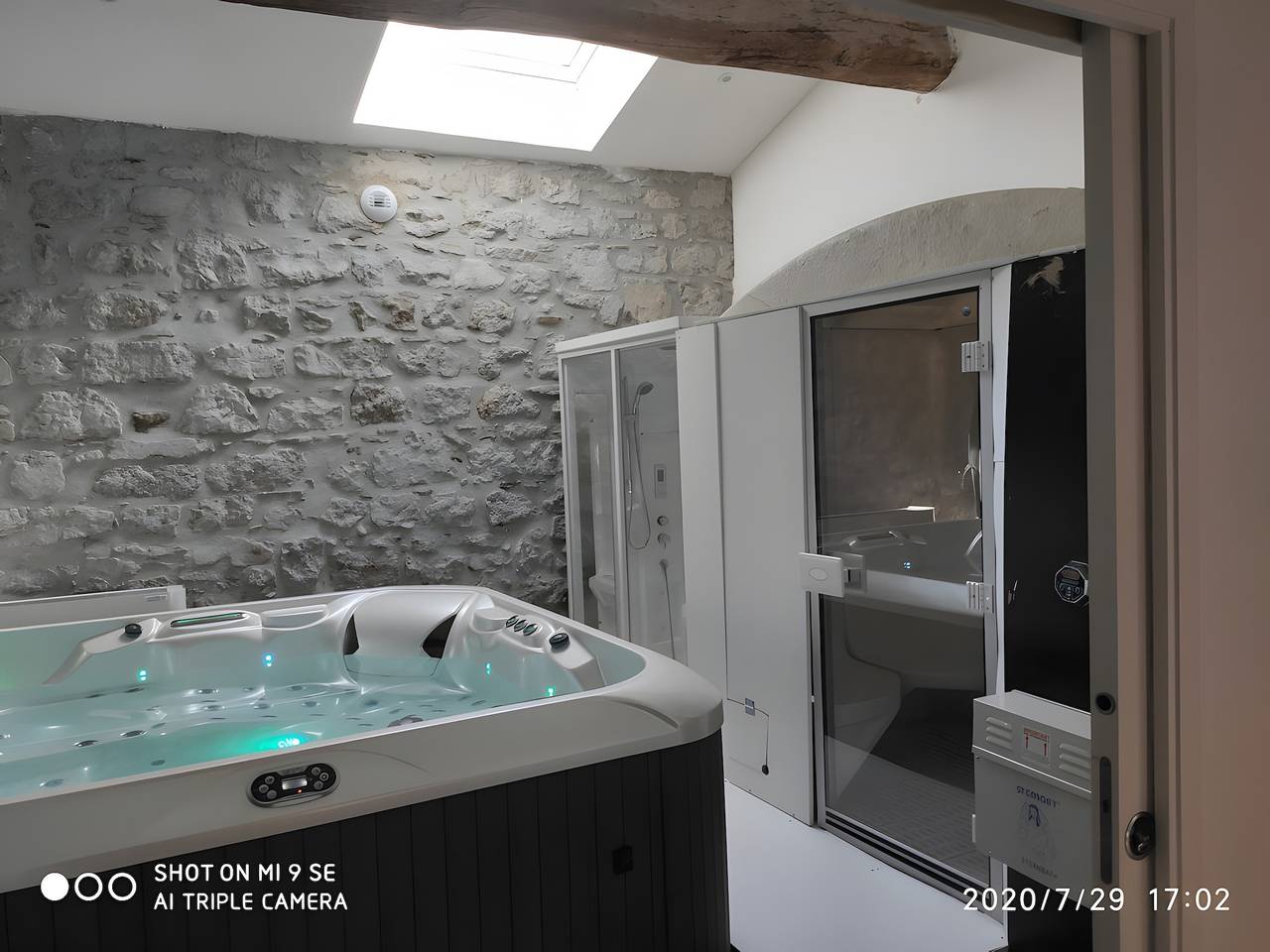 Habitación de huéspedes “Jade” con piscina compartida, Wi-Fi y aire acondicionado in Saint-Alban-Auriolles, Ardèche
