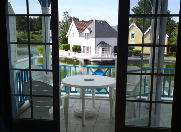 Gîte pour 5 personnes, avec vue sur le lac ainsi que sauna et terrasse, animaux acceptés dans Aquaclub de Belle Dune