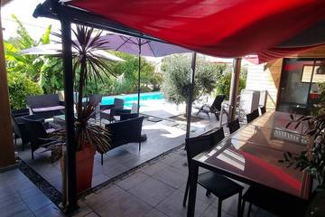 Location de vacances pour 12 personnes, avec jardin à Lesmont