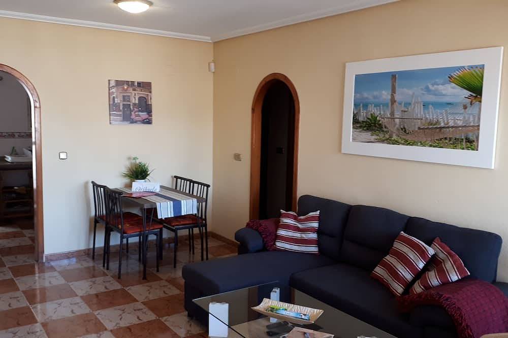 Entire apartment, Orihuela Costa with pool, 4 people, air con, Wifi, Sat-Tv, Villamartin Plaza in Panorama Golf, Orihuela