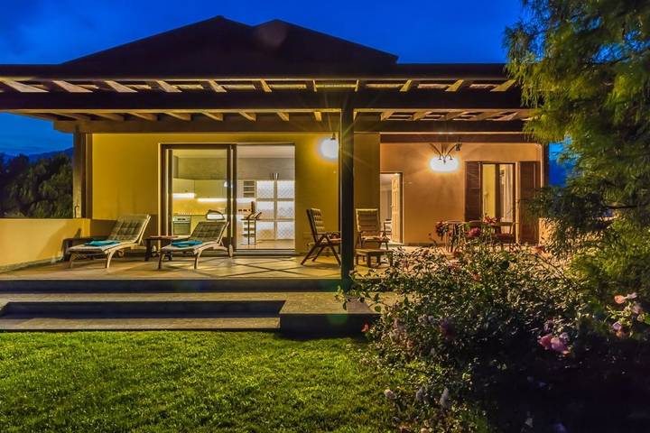 Chalet para 10 personas, con Balcón y Jacuzzi además de Terraza y Jardín en Bellagio