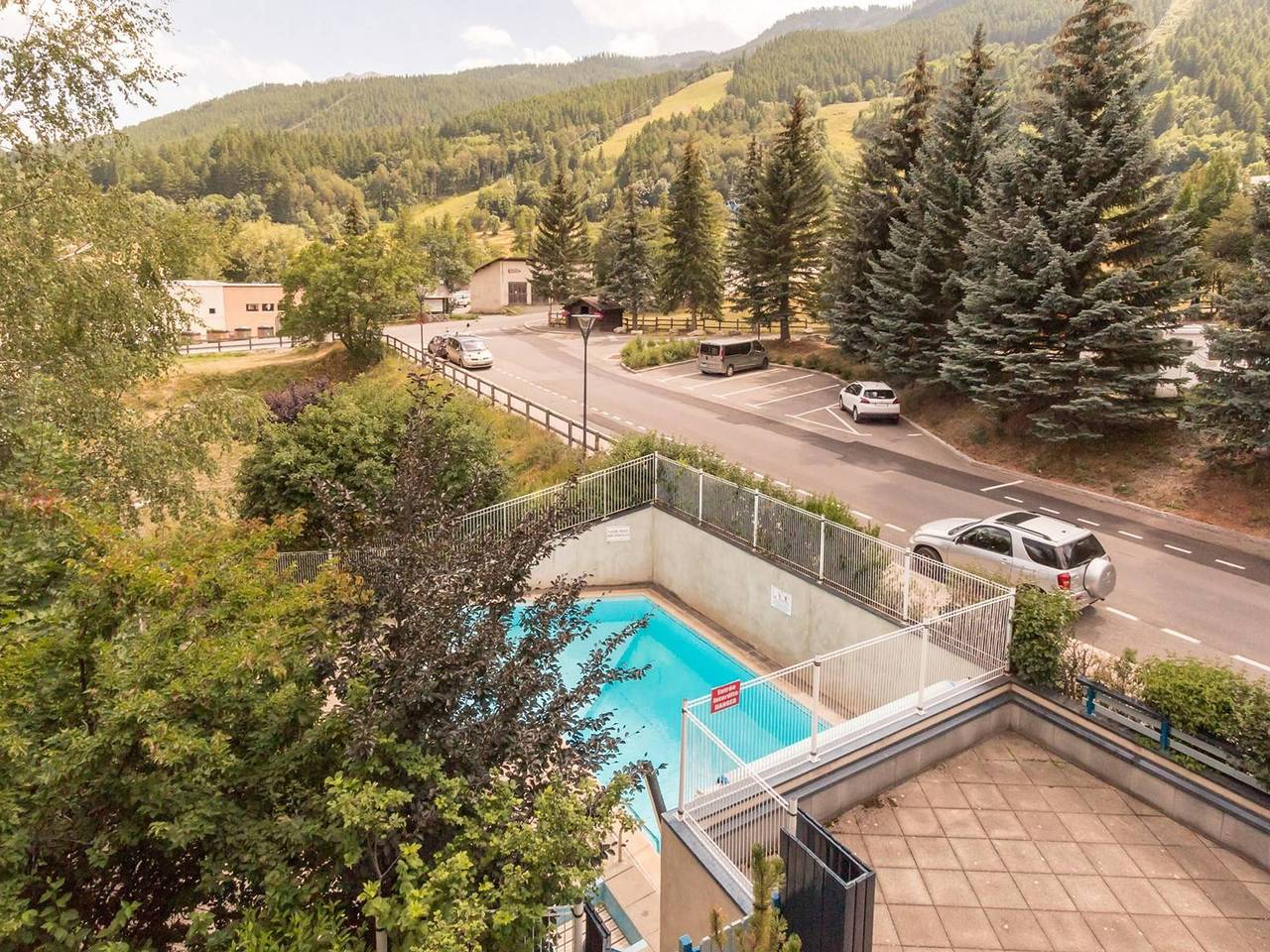 Ganze Wohnung, Gemütliche 3-Zimmer-Wohnung, 50m von den Skiliften entfernt, mit Balkon und beheiztem Pool in La Salle-les-Alpes, Serre Chevalier