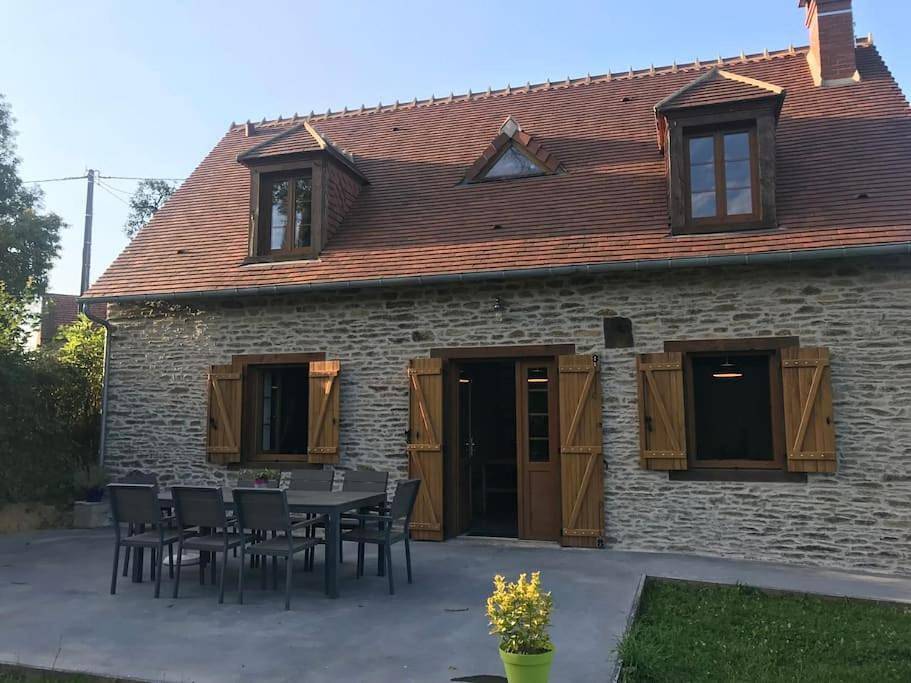Two-Bedroom House in Saint-Marien, Région de Guéret