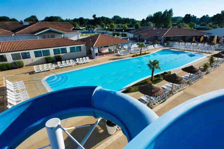 Location de vacances pour 7 personnes, avec bassin pour enfant et jardin ainsi que piscine et jacuzzi dans Luna Park La Palmyre - 4