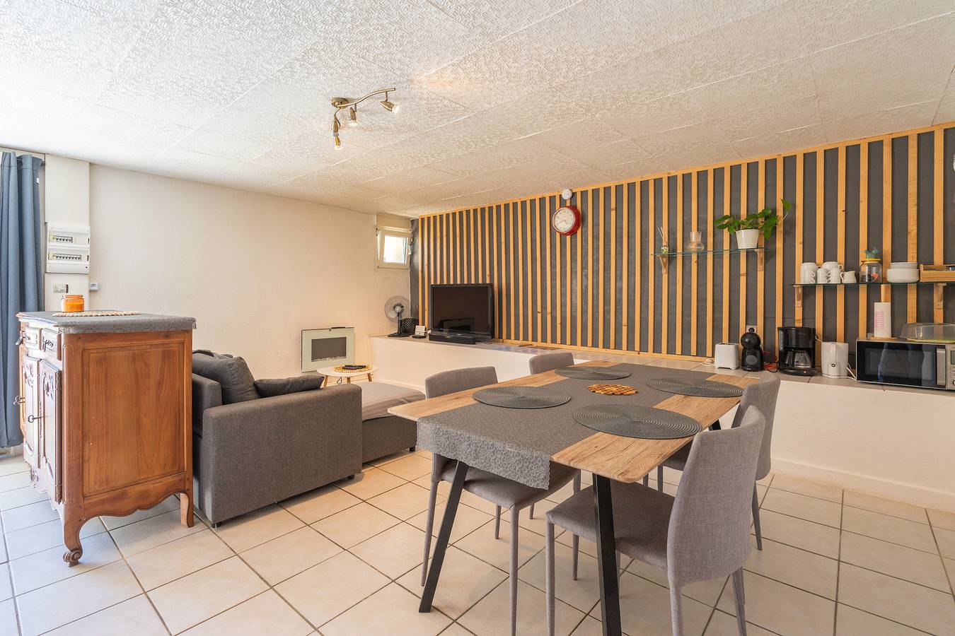Geheel appartement, Appartement "Fattoria" met privéterras, privétuin en Wi-Fi in Saint-Genis-de-Saintonge, Jonzac en omgeving