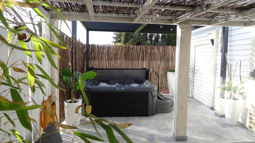 Maison de vacances pour 4 personnes, avec Jacuzzi et Terrasse ainsi que Jardin et Vue
