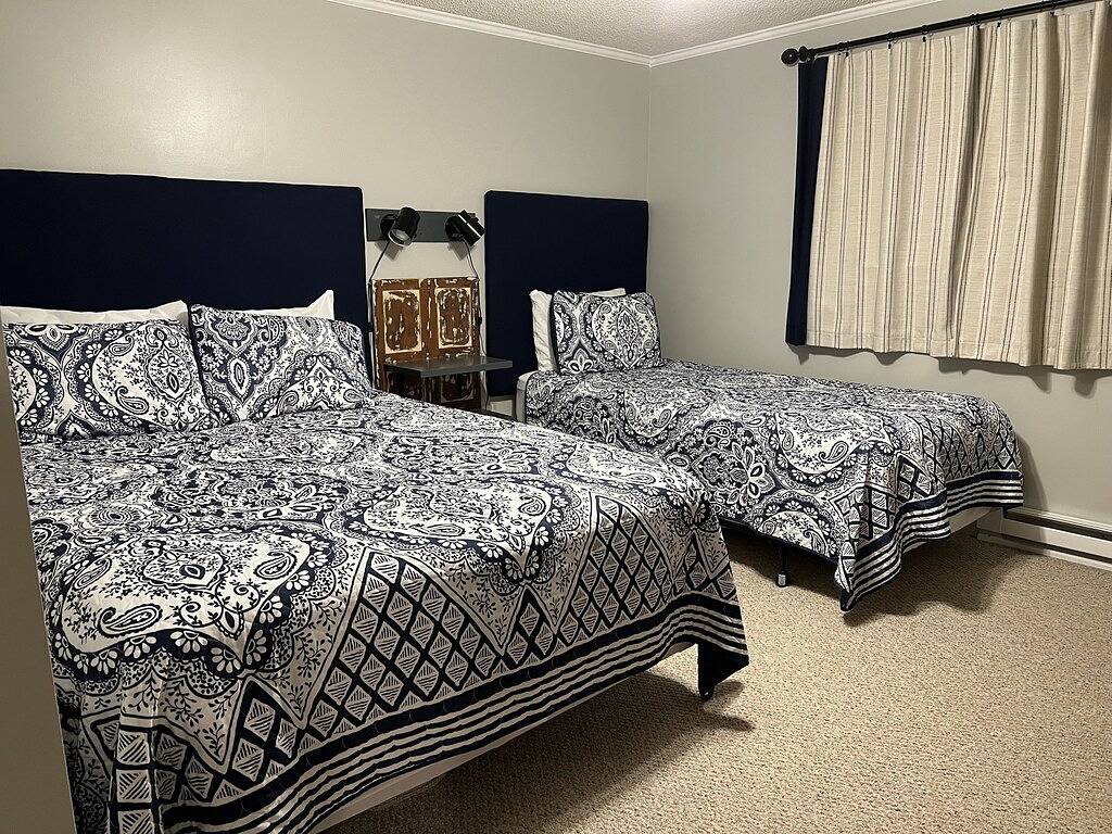 Ganze Wohnung, Remodeled! Mountain Lodge 325 Ski In/Out Condo, Steps to Ballhooter & Village. in Snowshoe, Greenbrier River