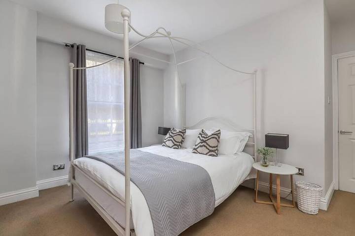 Apartment for 4 people, with pets in Winchester