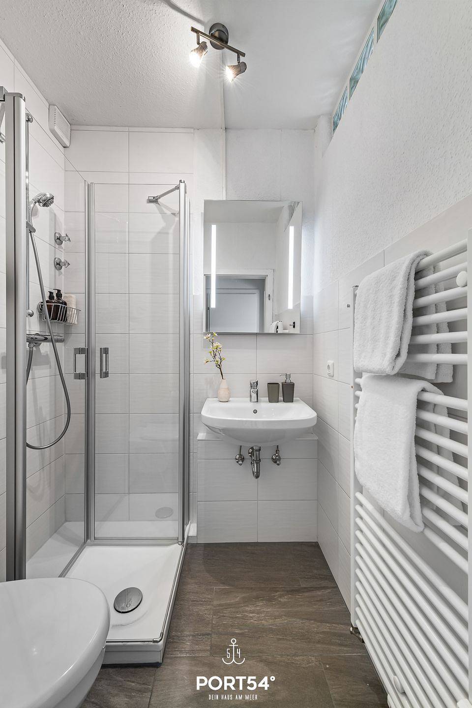 Ganze Wohnung, Deck 5 - für 3 Personen, 1. Og, Balkon, zentrale Lage, ideal für Fahrradausflüge in Büsum, Dithmarschen