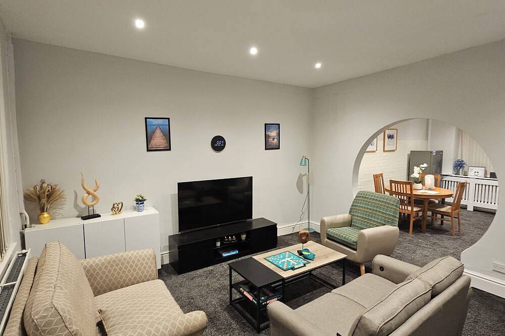 3 bed Ensuite Newly Refurbished House in Greater Manchester