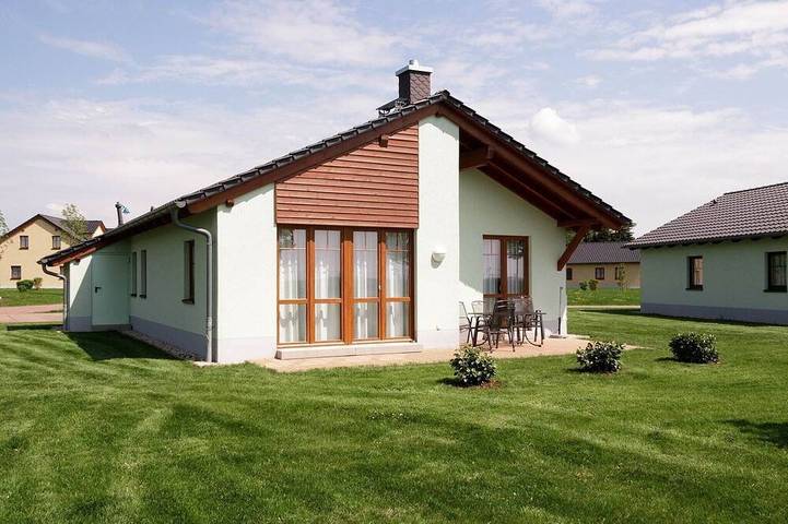Ferienhaus für 6 Personen, mit Terrasse und Sauna sowie Pool, mit Haustier in Markkleeberg