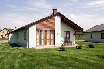 Ferienhaus für 6 Personen, mit Terrasse und Sauna sowie Pool, mit Haustier im Leipziger Neuseenland