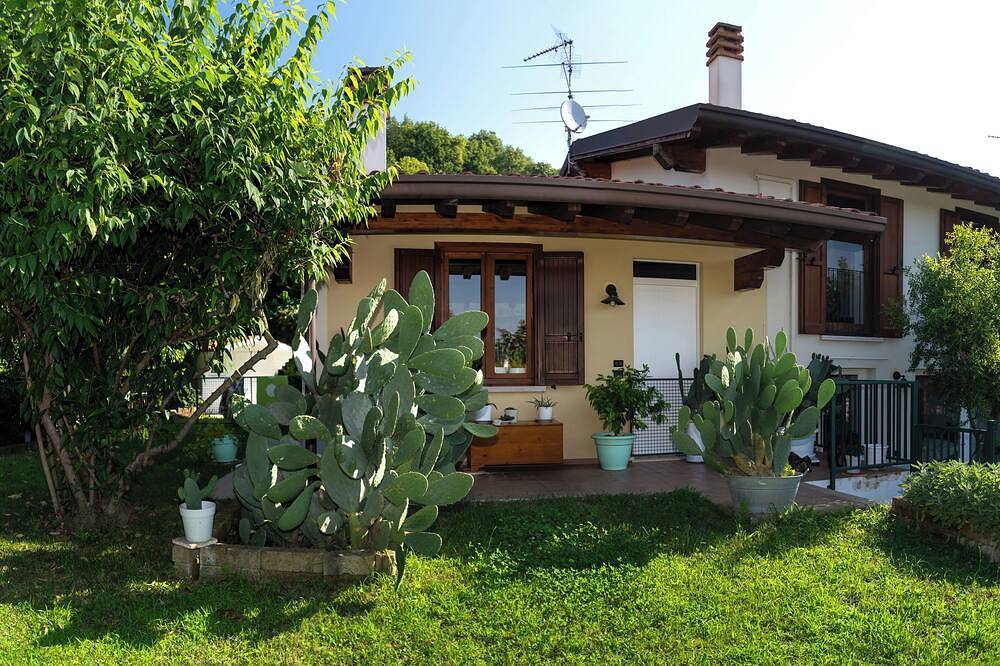 Enchanted place for those who want to find themselves garden and animals allowed in Gavardo, Gardasee-Berge