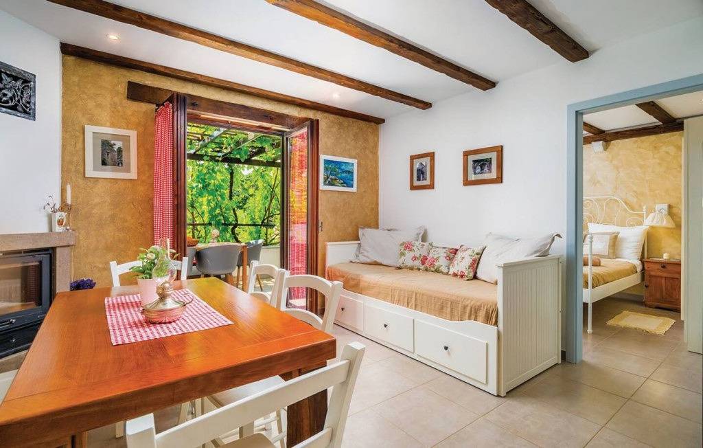 Villa Imortele aria with pool by Villas Guide in Cres Stadt, Cres