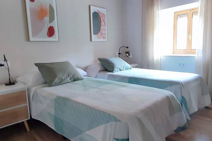 Cottage next to a river in a quiet village, ideal for families. in Prádena, Segovia Provinz