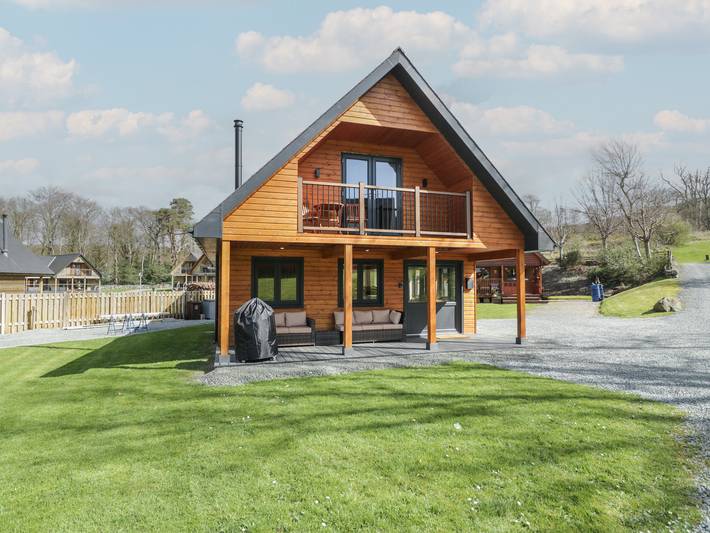 Cottage for 7 people, with Balcony and Terrace as well as Garden in Llanbedr