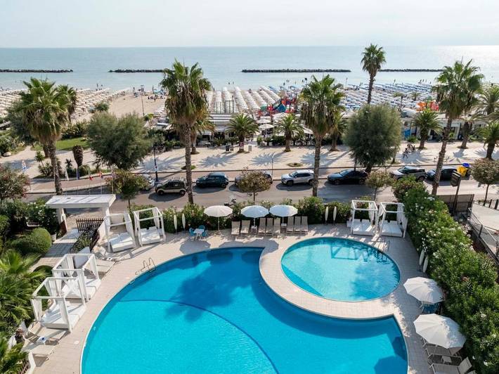Hôtel pour 2 personnes, avec Balcon et Terrasse ainsi que Bassin pour enfant et Piscine