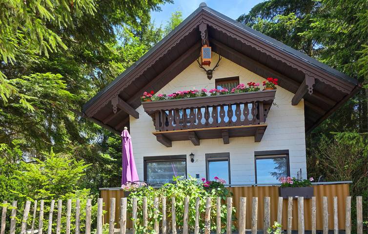 Ferienhaus für 5 Personen, mit Terrasse und Garten sowie Ausblick in Schiefergebirge