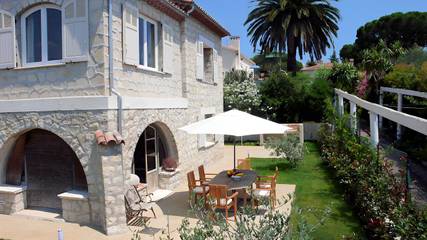 Chambre d’hôte pour 2 personnes, avec jardin dans les Alpes maritimes