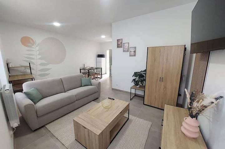 Gîte pour 2 personnes, avec terrasse dans Beaurepaire