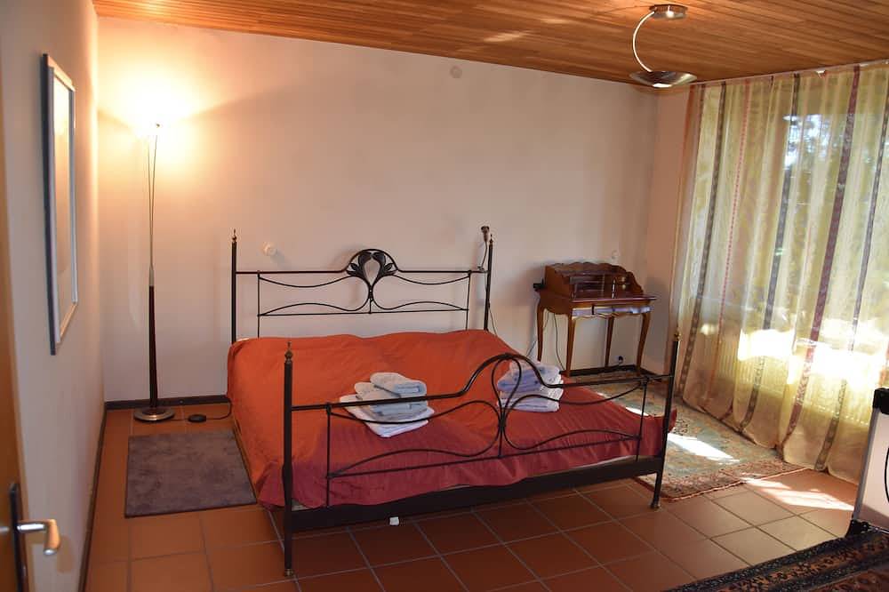 Large villa: family reunion, Nuremberg trade fair - sauna, billiards, fireplaces, 10 bedrooms in Freystadt, Eastern Bavaria