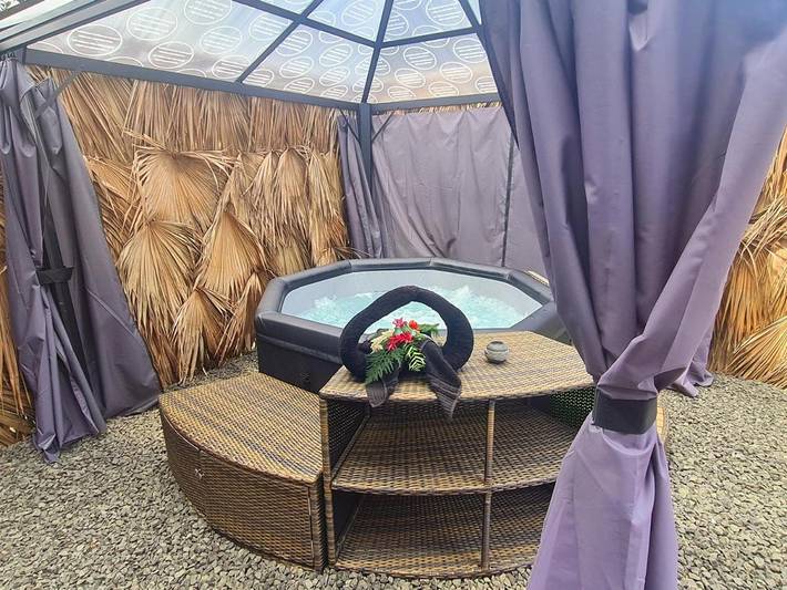 Gîte pour 4 personnes, avec jacuzzi et terrasse à Saint-Esprit (homonymie) - 4