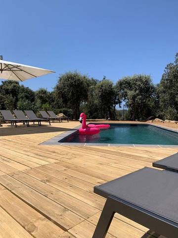 Gîte pour 2 personnes, avec jardin et vue ainsi que terrasse et piscine à Calenzana