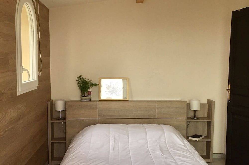 A balcony overlooking the Mediterranean: 20m2 terrace, private parking, bright. in Vence, Cannes region