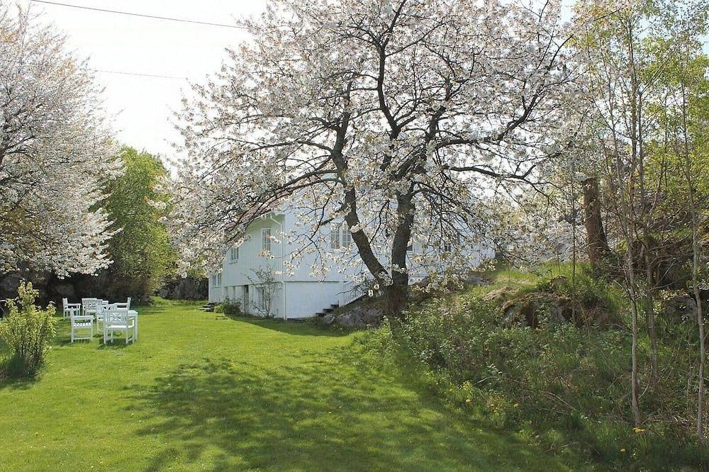 Large house with private dock in Blindleia in Lillesand