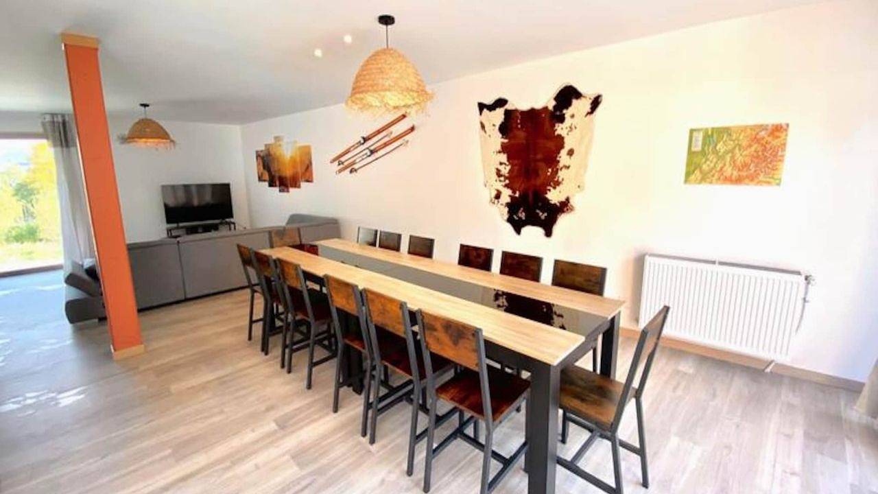 Entire holiday apartment, Ferienwohnung für 14 Personen (180 m²) in Saint-Jean-de-Maurienne in Saint-Jean-de-Maurienne, Saint-Jean-de-Maurienne region