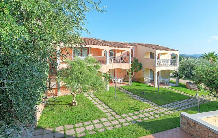 Gîte pour 4 personnes, avec piscine et terrasse à Badesi - 2