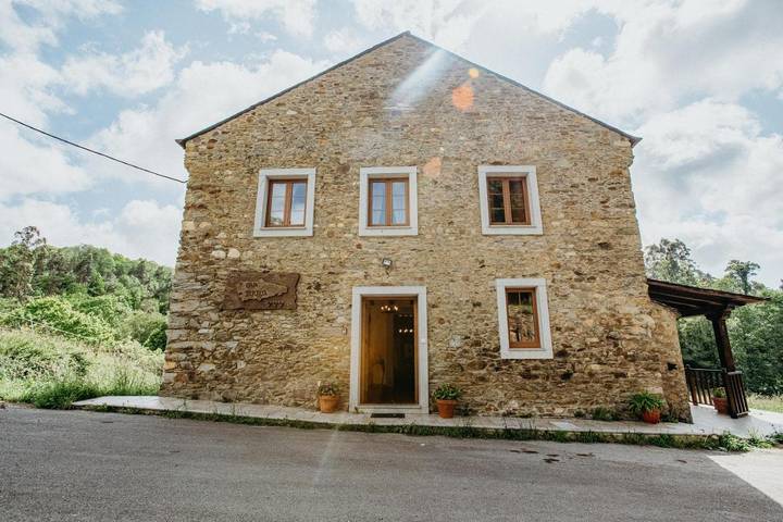 Casa rural para 14 personas, con Balcón y Terraza además de Jardín y Vistas en Castropol