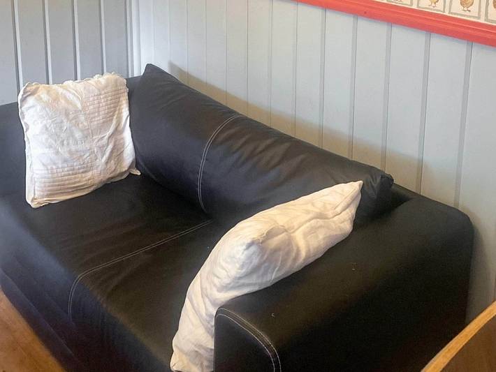 Fridfull stuga med sjoutsikt in Marks kommun, Västergötland