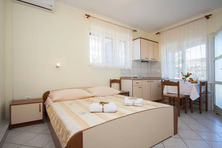 Holiday rental für 2 Personen, mit Balkon und Terrasse sowie Garten in Primosten