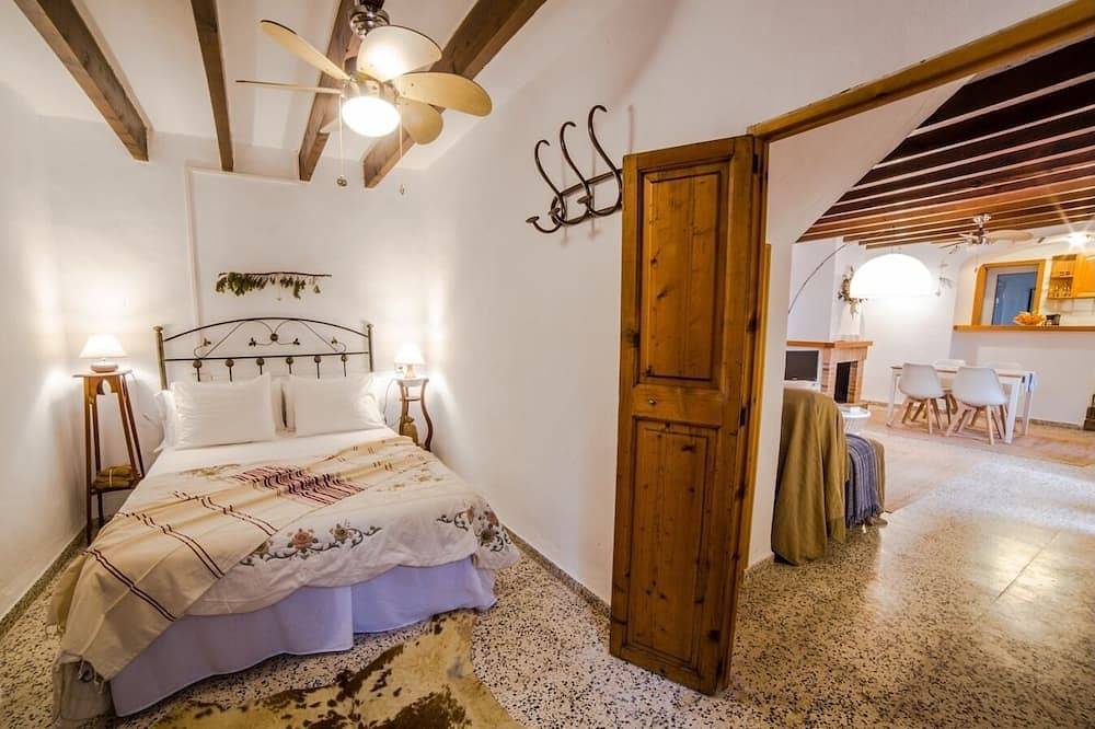 Can Cusina. Charming House With Swimming Pool in Es Llombards, Santanyí