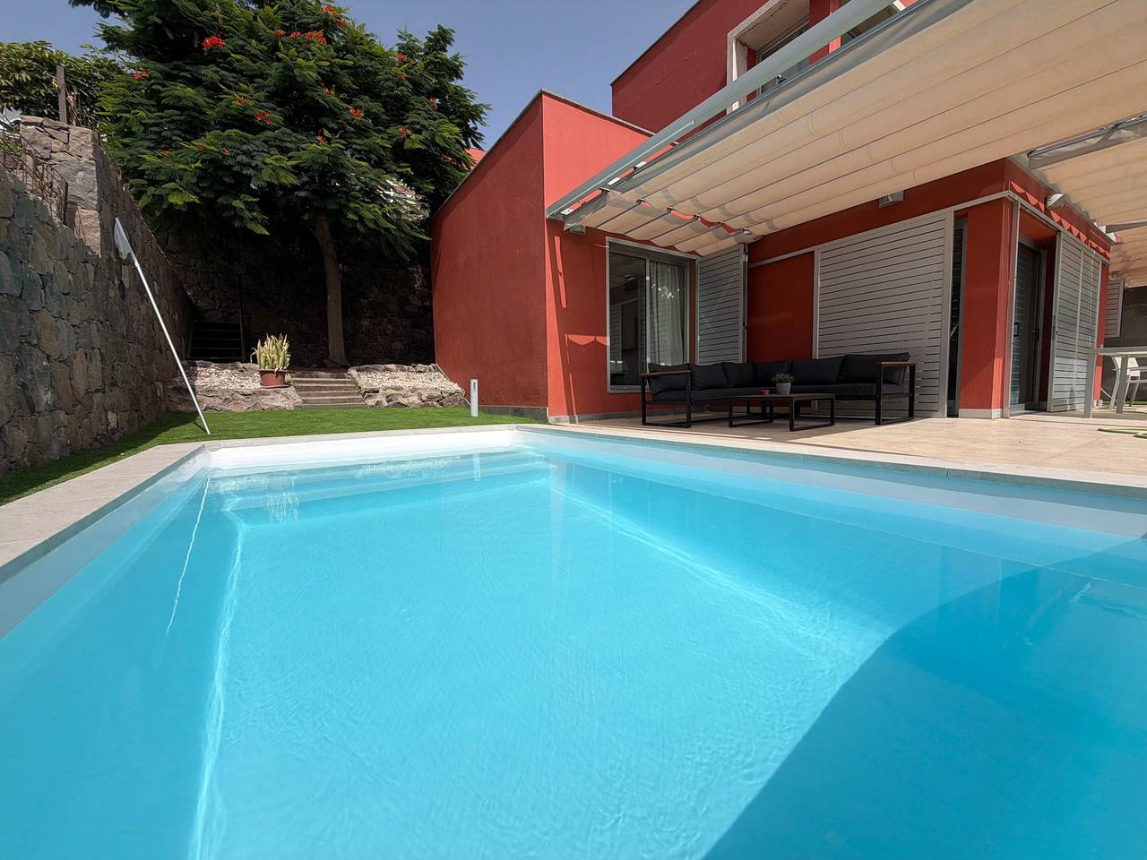 Sunset Oasis Villa with Private Pool, Wi-Fi, and Air Conditioning in Salobre, San Bartolomé de Tirajana