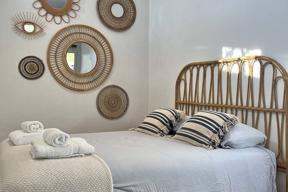 Villa with Mediterranean garden and heated pool in Cadaqués in Cadaqués, Cap de Creus