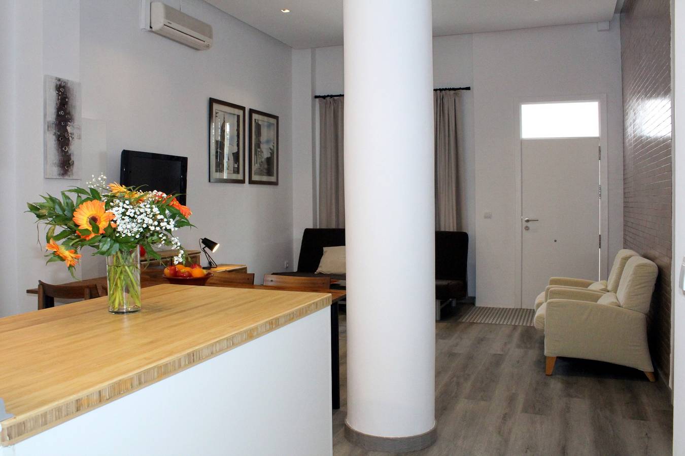 Apartamento entero, Apartamento Espacioso en Triana con Wi-Fi y Aire Acondicionado in Triana, Sevilla