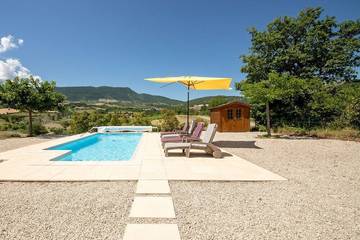 Gîte pour 6 personnes, avec jardin et piscine, animaux acceptés à Sainte-Jalle