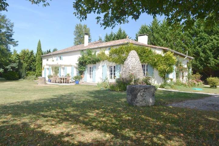 Location de vacances pour 2 personnes, avec Terrasse et Jardin ainsi que Piscine et Vue à Baleyssagues