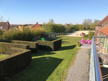 Gîte pour 6 personnes, avec vue ainsi que jardin et piscine à Arques