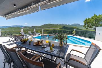 Villa for 8 Guests in Split-Dalmatia, Dalmatia, Picture 4