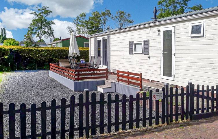 Glamping voor 6 personen, met Terras en Tuin in Friesland