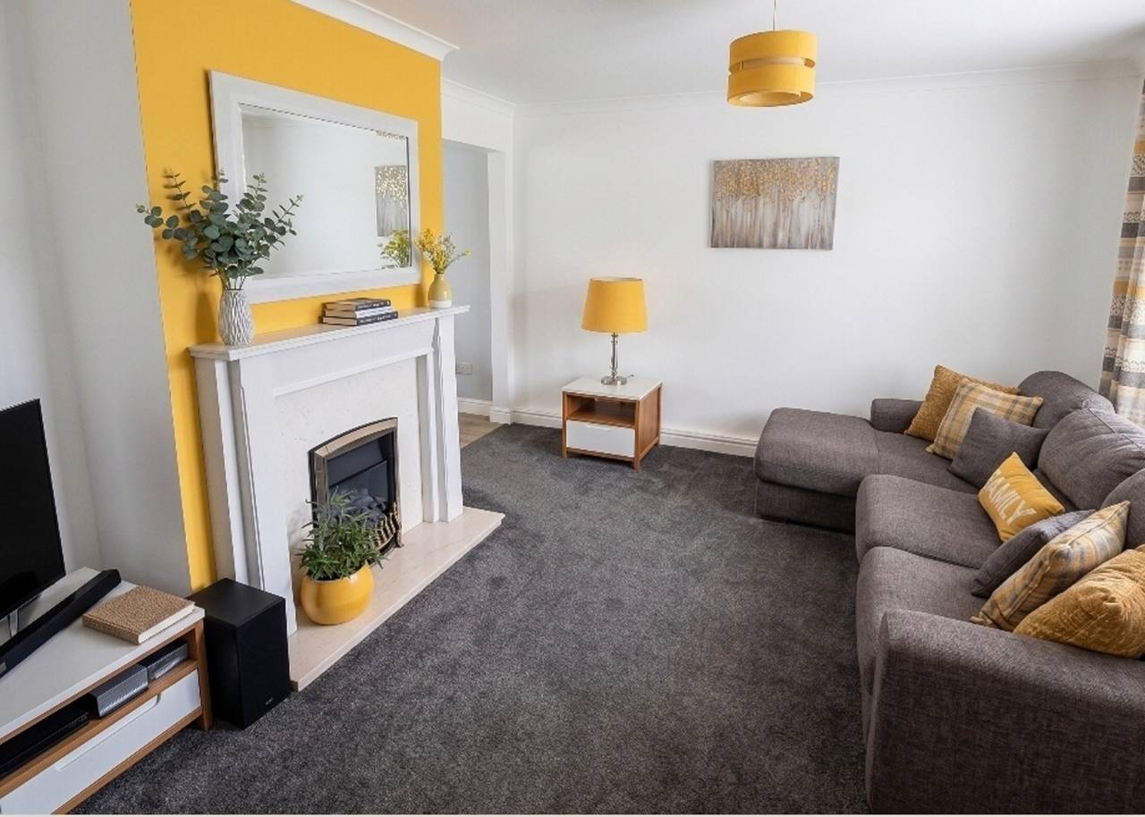 3 Bed House - Sleeps 6 - Parking - Pets - Garden in Gateshead