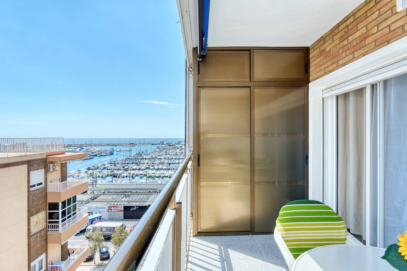 Appartement entier, Appartement 'Sunflower Tailandia' avec vue sur la mer, balcon et Wi-Fi in Santa Pola, Costa Blanca