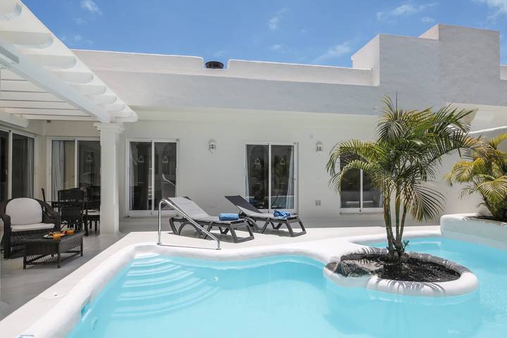Beautiful Vacation Home “Privè Royal Villa” Close to the Sea with Pool in Fuerteventura