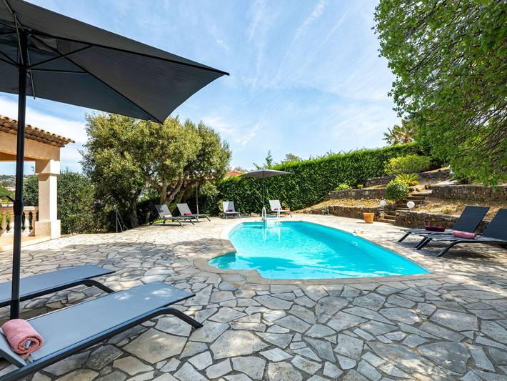 Location de vacances pour 8 personnes, avec terrasse et vue ainsi que piscine et jardin, animaux acceptés dans Plage de la Garonnette - 2