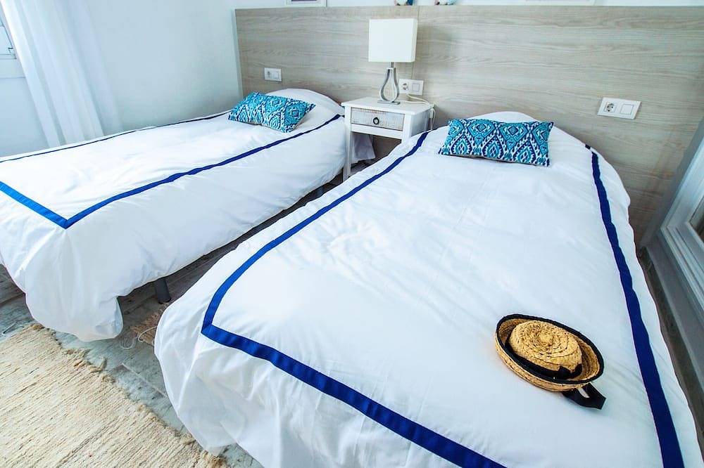 Entire apartment, Seashell Beach House on the frontline of the ocean in Punta de las Mujeres, Haría