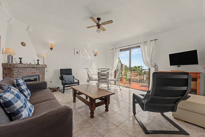 Casa vacacional 'Lavanda' con vistas al mar, Wi-Fi y aire acondicionado in La Capellania, Benalmádena