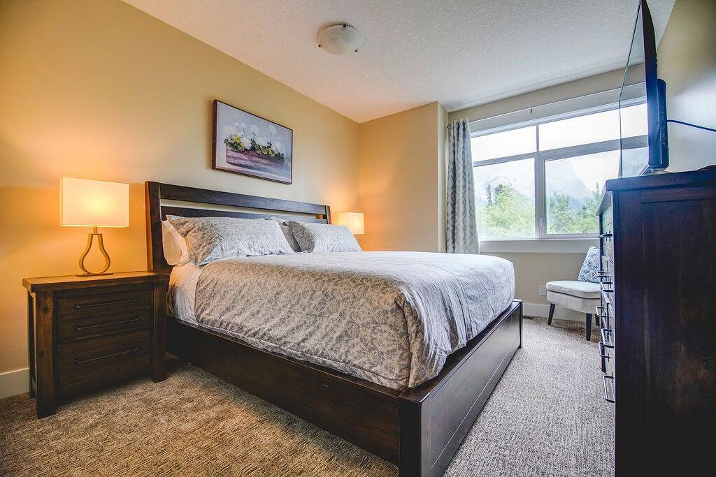 Mercer # 4, Neues modernes Luxusreihenhaus 4Br + 4. 5Bth in Canmore, Banff-Nationalpark